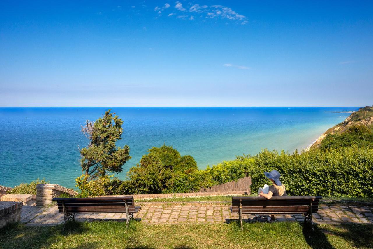 Il Mare In Collina - Le Ortensie Di Liliana Fiorenzuola di Focara Exterior foto