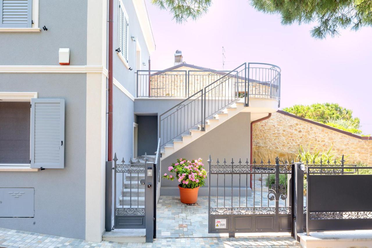 Il Mare In Collina - Le Ortensie Di Liliana Fiorenzuola di Focara Exterior foto