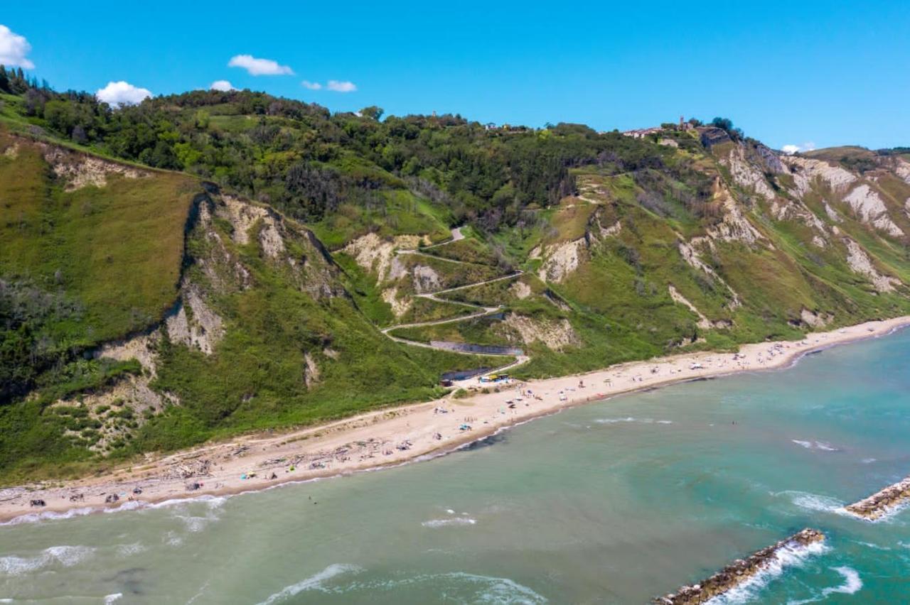 Il Mare In Collina - Le Ortensie Di Liliana Fiorenzuola di Focara Exterior foto