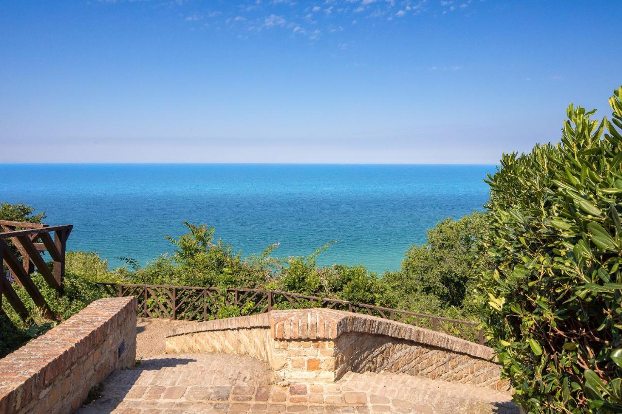Il Mare In Collina - Le Ortensie Di Liliana Fiorenzuola di Focara Exterior foto