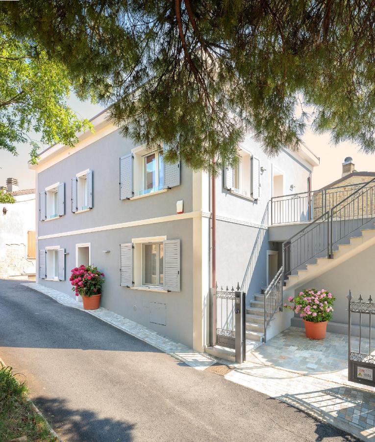 Il Mare In Collina - Le Ortensie Di Liliana Fiorenzuola di Focara Exterior foto